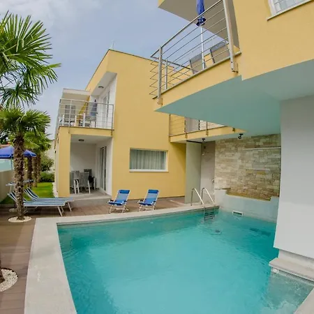 Danex Superior アパート *